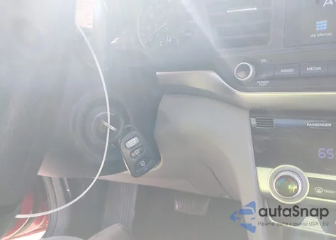 2020 Hyundai Elantra Sel z USA, uszkodzony, nr VIN 5NPD84LF0LH562618